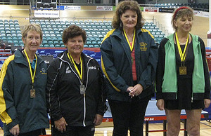 nzvets2011_over60_womens_doubles.jpg (39825 bytes)