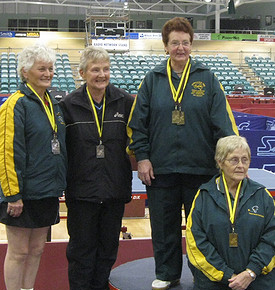 nzvets2011_over70_womens_doubles.jpg (47624 bytes)